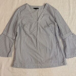 Banana Republic Women’s Blouse Size M Blue White Stripe Bell Sleeve V-Neck